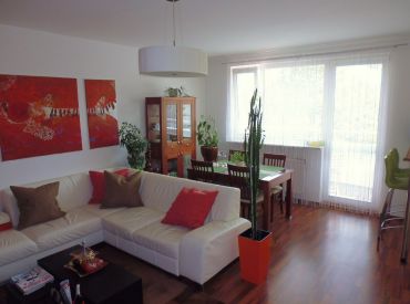 Ponúkame Vám na predaj modernú dvojgarzonku v Petržalke na Fedinovej ul.