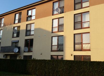 Útulný 3 izb. klimatizovaný Byt v tichom prostredí s vlastným kúrením a parkovacím miestom s kompletným zariadením.