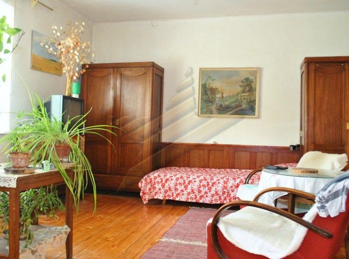 PREDANÉ - BERNOLÁKOVO, 3-i dom, 110 m2 - starší RD s garážou, zimnou záhradou, studňou, ŠIKOVNÝ POZEMOK 664 m2