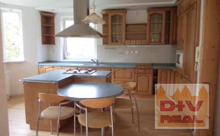 4-room family house, Ba V, Jarovce, with outdoor swimming pool and self-standing double garage for rent