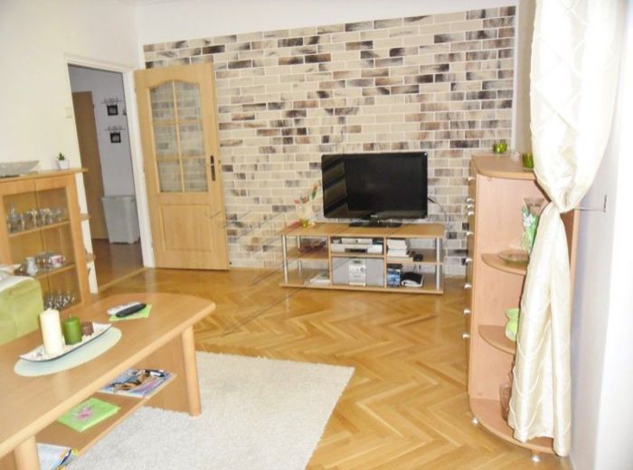 PREDANÉ - SEGNEROVA, 3-i byt, 68 m2 - byt a dom po rekonštrukcii, VÝBORNÁ DISPOZÍCIA, s veľkou loggiou, TOP LOKALITA, PRE MILOVNÍKOV PRÍRODY