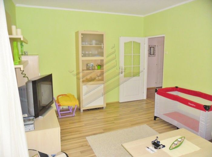 PREDANÉ - SEGNEROVA, 3-i byt, 68 m2 - zrekonštruovaný byt s domom, s obrovskou loggiou, výborná dispozícia, TOP LOKALITA, VÝBORNÁ DOSTUPNOSŤ DO CENTRA