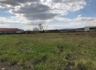 ARETÉ REAL - PREDAJ 6082 m2 STAVEBNÉHO POZEMKU PRÍSTUPNÉHO Z DVOCH STRÁN V PRIEMYSELNEJ ZÓNE MODRY, DOLNÁ
