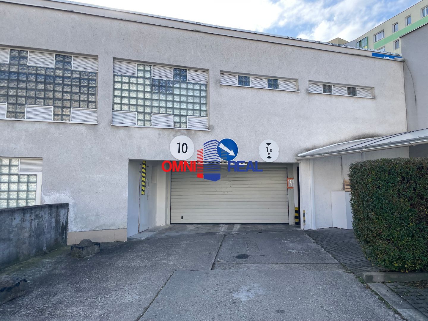 Prenájom Garáž Garáž-Prenájom-Bratislava - mestská časť Karlova Ves-220.00 €