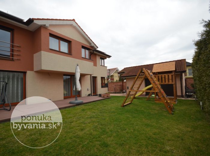 PRENAJATÉ - KOVOVÁ, 6-i dom, 313 m2 – nadšandardná NOVOSTAVA, 3x WC, 2x kúpeľňa, dvojgaráž, upravená záhrada, pokojná lokalita, REPREZENTATÍVNE RODINNÉ BÝVANIE