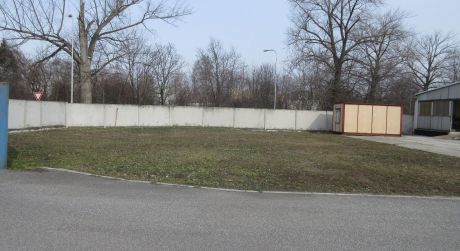 Na prenájom vonkajšia plocha 529 m2 v priemyselno-obchodnom areály Piešťany