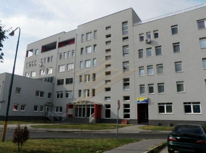 PREDANÉ - ČERNYŠEVSKÉHO, veľký 3-i byt,109 m2- NOVOSTAVBA so spoločnou terasou, krbom, krytým bazénom a posilňovňou S NÁDHERNÝM VÝHĽADOM NA HRAD, TOP LOKALITA
