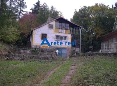 ARETÉ REAL - PREDAJ CHATY S DVOMA OBJEKTMI NA ROZĽAHLOM 1835 m2 STAVEBNOM POZEMKU V LIMBACHU, SUCHÝ VRCH