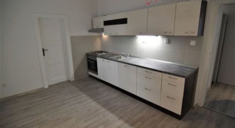 Prenájom 4 izbového bytu na Medenej ulici v centre vhodného aj na sídlo firmy