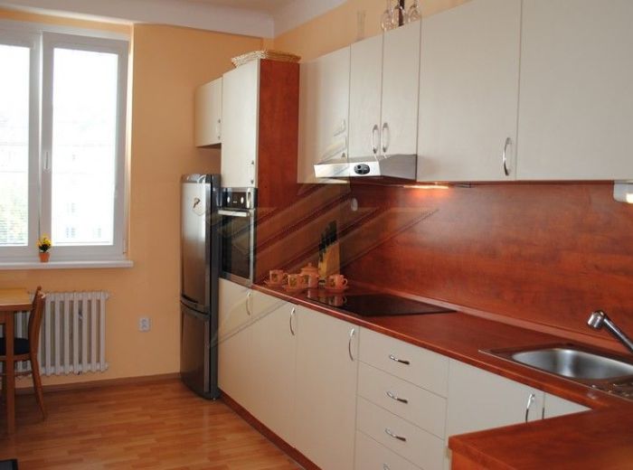 PREDANÉ - KALINČIAKOVA, 2-i byt, 53 m2 - TEHLA, kompletná rekonštrukcia, TICHÁ LOKALITA BLÍZKO CENTRA