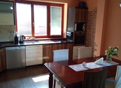 2702 Na predaj viacgeneračný štýlový RD vo Dvoroch nad Žitavou
