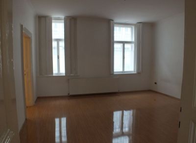 Classic Real ponúka na prenájom veľký 2-izbový byt, Lazaretská ul. BA I