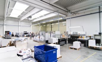 Moderná výrobno-skladová hala s kanceláriami a veľkým pozemkom na predaj – Pezinok / Modern production-warehouse hall with offices and spacious land plot for sale – Pezinok 18km from Bratislava