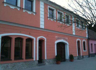 ARETÉ REAL - PRENÁJOM OBCHODNÉHO PRIESTORU RESP. KLENBOVEJ PIVNICE S BAROM V PEZINKU, M. R.ŠTEFÁNIKA