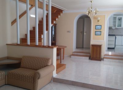 2717 Na predaj RD/vila v N.Zámkoch