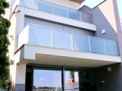LUXUSNÁ 5 izb. CHATA V SENCI NA SLNEČNÝCH JAZERÁCH S VLASTNOU PLÁŽOU