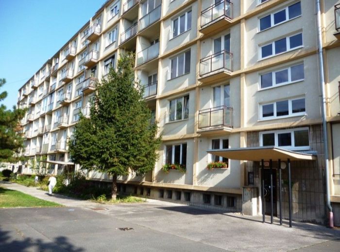 PREDANÉ - SIBÍRSKA, 2-i byt, 57 m2 – krásne zachovalé drevené parkety, 2x balkón, VÝBORNÁ LOKALITA a TICHÉ PROSTREDIE