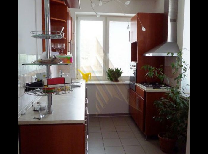 PRENAJATÉ - BANÍCKA, 3-i byt, 151 m2 – polovička dvojgeneračného domu, pekný byt  s ateliérom a terasou, v lukratívnej lokalite S NÁDHERNÝM VÝHĽADOM, na konci slepej uličky