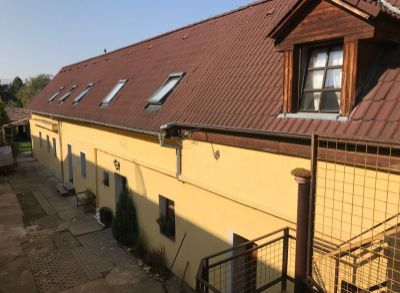 ARETÉ REAL - PREDAJ EXKLUZÍVNEHO, MEŠTIANSKEHO RODINNÉHO DOMU S OBCHODNÝM PRIESTOROM A 3 BYTMI V CENTRE PEZINKA, HOLUBYHO