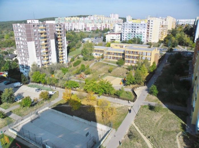 PREDANÉ - JAMNICKÉHO, 3-i byt, 69 m2 - s balkónom, čiastočná rekonštrukcia, TOP PONUKA, PRE MLADÉ RODINY A INVESTOROV