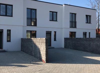 Areté real, Predaj 4-izbovej novostavby rodinného domu v obci Slovenský Grob, Športová