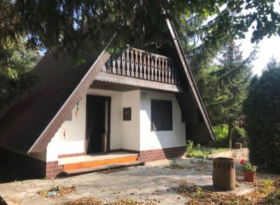 ARETÉ REAL - PREDAJ REKREAČNEJ CHATY V KRÁSNOM PROSTREDÍ S JAZEROM V KOLÁROVE, ČERGOV