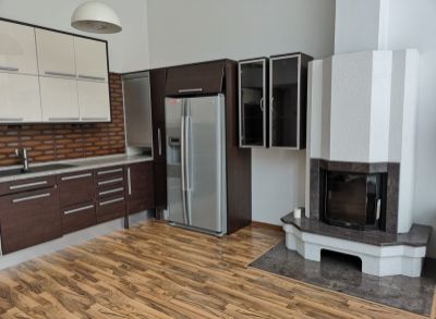 Areté real, Prenájom veľmi pekného 3-izbového rodinného domu s dvojgarážou v Bratislave, časť Rača - Krasňany