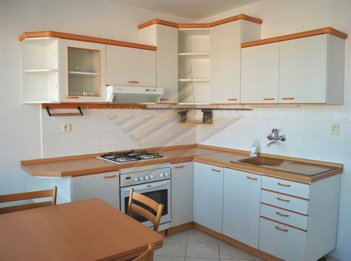 PRENAJATÉ - HEYROVSKÉHO, 2-i byt, 82 m2 - kompletná rekonštrukcia, 2 x loggia, zateplený dom V TICHOM PROSTREDÍ a pekným výhľadom, ZAČIATOK LAMAČA