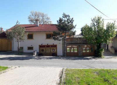 Areté real, Prenájom 100 m2 priestorov vhodných na obchod, kanceláriu alebo sklad v blízkosti centra Pezinka
