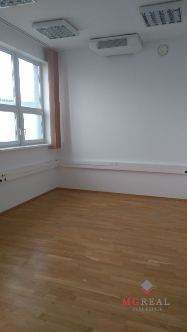 Kancelárske priestory na prenájom  v Petržalke 400 m2.