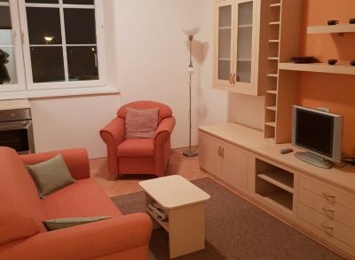 Ponúkame Vám na prenájom 2 izbový byt Bratislava, Prievozská ul.