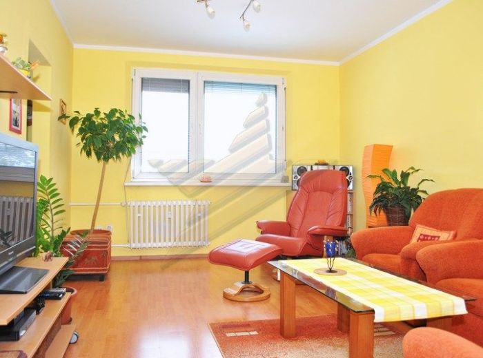 PREDANÉ - LYSÁKOVA, 4-i byt, 82 m2 - po rekonštrukcii, 4-podlažná bytovka, PANORAMATICKÝ VÝHĽAD NA KARPATY