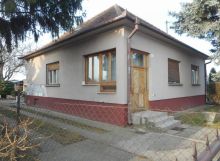 Veľký 3 izbový rodinný dom s 2 garážami blízko Bratislavy