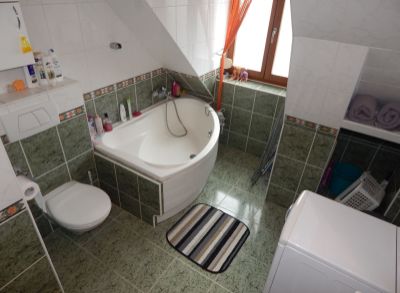 Ponúkame na predaj 5 izbový podkrovný mezonetový byt v blízkosti Apollo BC.
