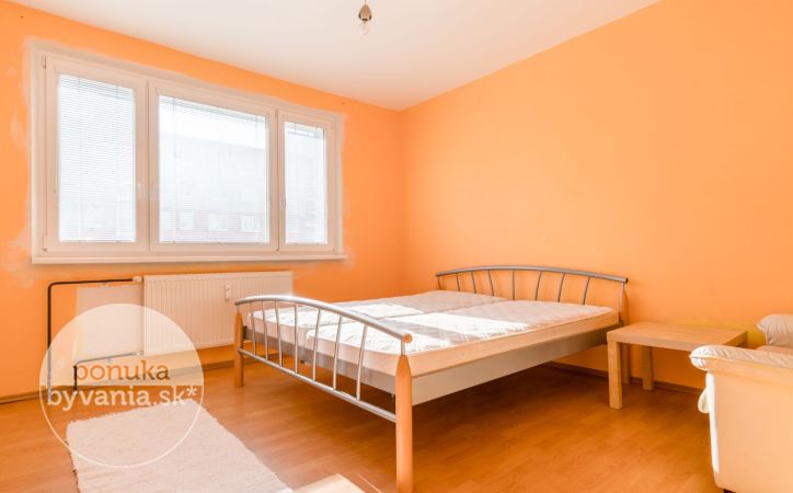 PREDANÉ - RAJECKÁ, 3-i byt, 75 m2, REKONŠTRUKCIA BYTU A DOMU, mesačné náklady 120 EUR, IHNEĎ VOĽNÝ