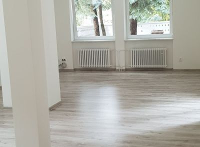 Ponúkame na predaj rodinný dom : 4 izbový o rozlohe 135 m2 + garáž+ záhrada