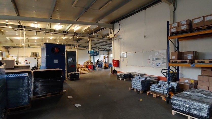 Ponúkame na prenájom výrobné a skladové priestory v nadštandardnej hale v areály bývalých Považských strojární.
