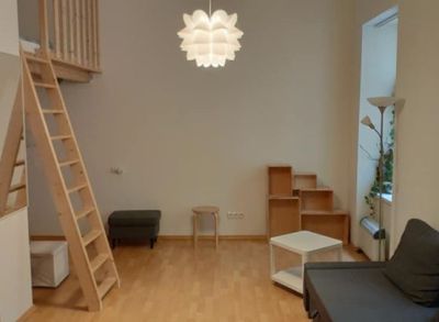 Ponúkame Vám na prenájom 1 izbový byt Bratislava-Staré Mesto, Hviezdoslavovo námestie.