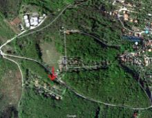 Ponúkame na predaj výnimočný pozemok v celkovej výmere 625 m2 vo vynikajúcej tichej lokalite v blízkosti lesa, Dúbravka, Plachého ulica.