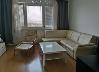Areté real, Prenájom 2-izbového, zariadeného bytu s loggiou v dobrej lokalite v Pezinku