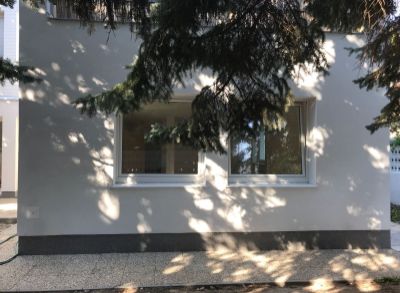 Ponúkame na predaj Rodinný dom : 4 izbový byt v dome + garáž + záhrada
