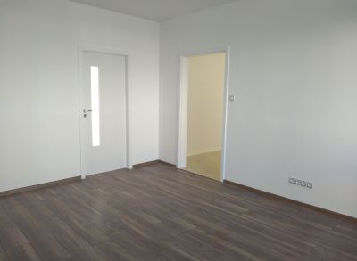 Ponúkame na predaj 3 izbový byt Lamač Studenohorská ulica.