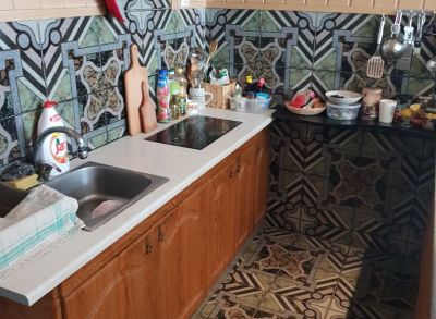 Ponúkame Vám na predaj 3 izbový byt Bratislava- Petržalka Mlynarovičová ul.3 izbový byt prerobený na 4 izbový.