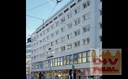 Prenájom: 2 podlažný obchodný priestor, Štúrova ulica, Bratislava I, Staré Mesto, na frekventovanej križovatke v centre, v blízkosti pešej zóny