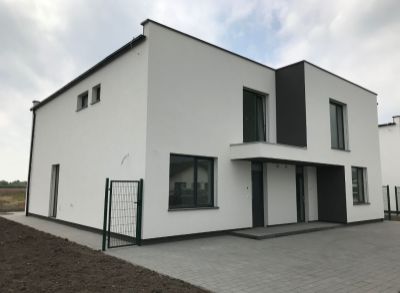 ARETÉ REAL - PREDAJ PRIESTRANNEJ NOVOSTAVBY 5-IZBOVÉHO RODINNÉHO DOMU S 323 m2 POZEMKOM V SLOVENSKOM GROBE, OKRUŽNÁ