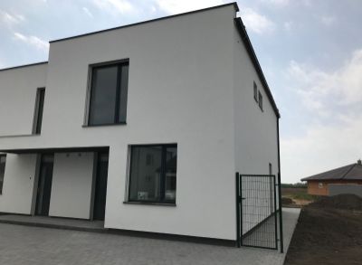 ARETÉ REAL - PREDAJ PRIESTRANNEJ NOVOSTAVBY 5-IZBOVÉHO RODINNÉHO DOMU S 294,5 m2 POZEMKOM V SLOVENSKOM GROBE, OKRUŽNÁ