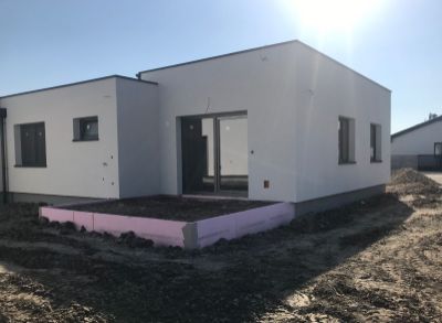 ARETÉ REAL - PREDAJ NOVOSTAVBY 3-IZBOVÉHO RODINNÉHO DOMU S 310 M2 POZEMKOM V SLOVENSKOM GROBE