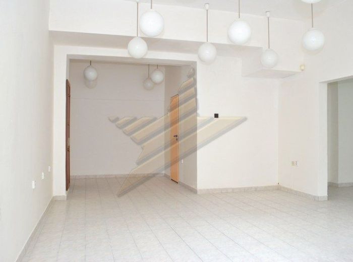 PREDANÉ - PRIBIŠOVA, nebytový priestor, 61 m - NA PREDAJ výborne situované priestory, PRIAMO V CENTRE DLHÝH DIELOV
