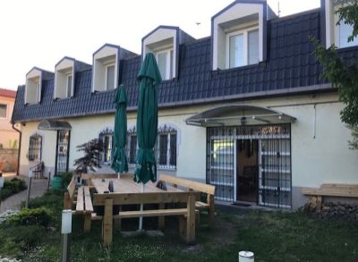 ARETÉ REAL - PRENÁJOM PEKNÉHO ZARIADENÉHO PENZIÓNU S REŠTAURÁCIOU, ZMRZLINÁRŇOU A RODINNÝM DOMOM V SLOVENSKOM GROBE, HLAVNÁ