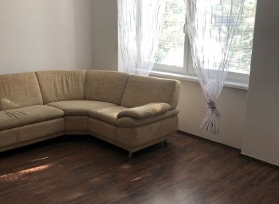 Areté real, Predaj priestranného 2-izbového tehlového bytu v atraktívnej lokalite v centre Pezinka